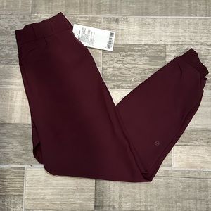 NWT Lululemon On the Fly Jogger * Woven - Size 6
